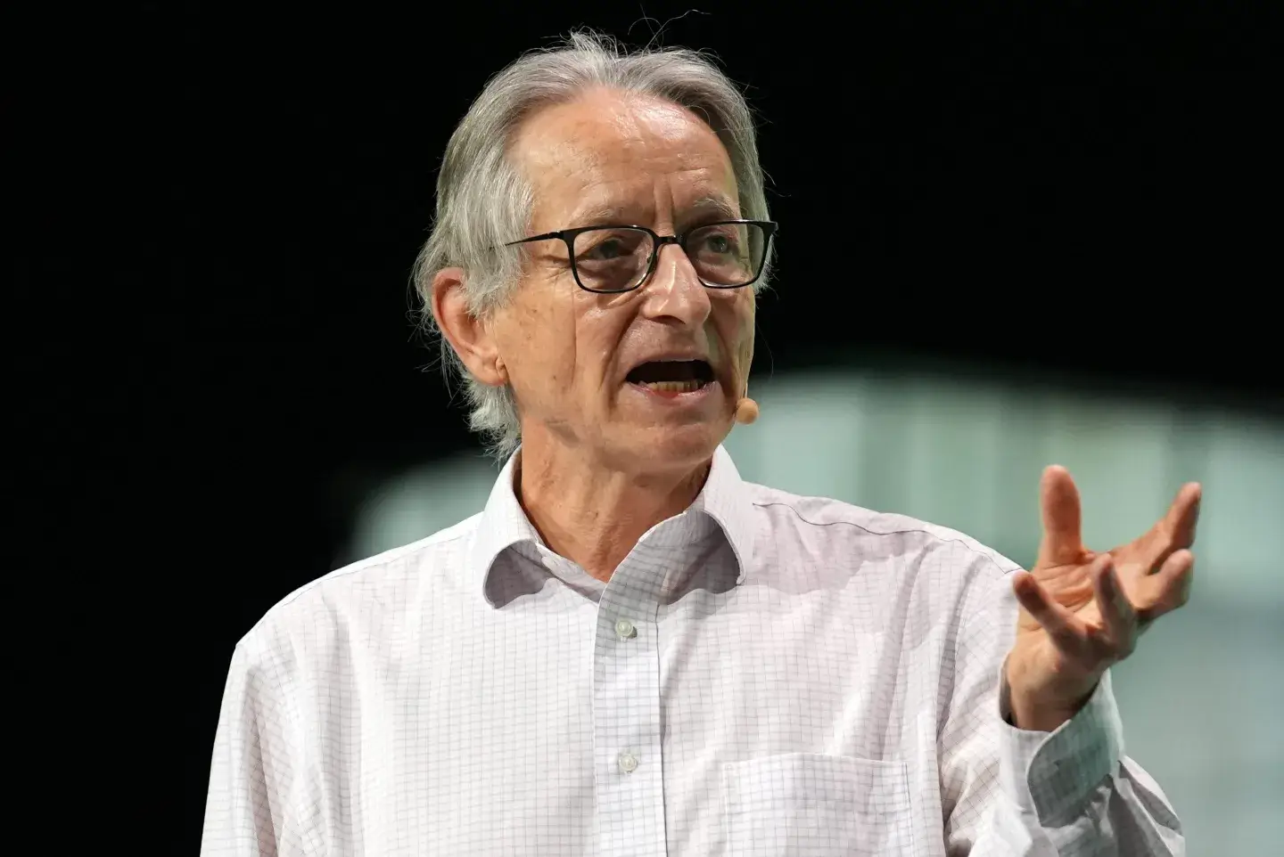 هشدار درباره هوش مصنوعی و خطر جایگزینی انسان در کار